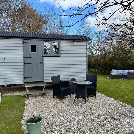 Greatwood Shepherds Hut แบทเทิล ภายนอก รูปภาพ