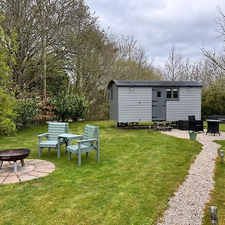 Greatwood Shepherds Hut แบทเทิล ภายนอก รูปภาพ