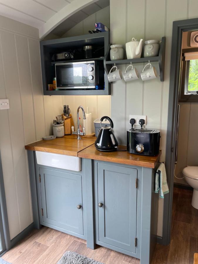 Greatwood Shepherds Hut แบทเทิล ภายนอก รูปภาพ