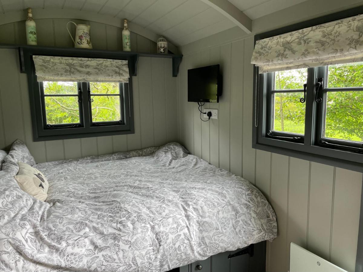 Greatwood Shepherds Hut แบทเทิล ภายนอก รูปภาพ