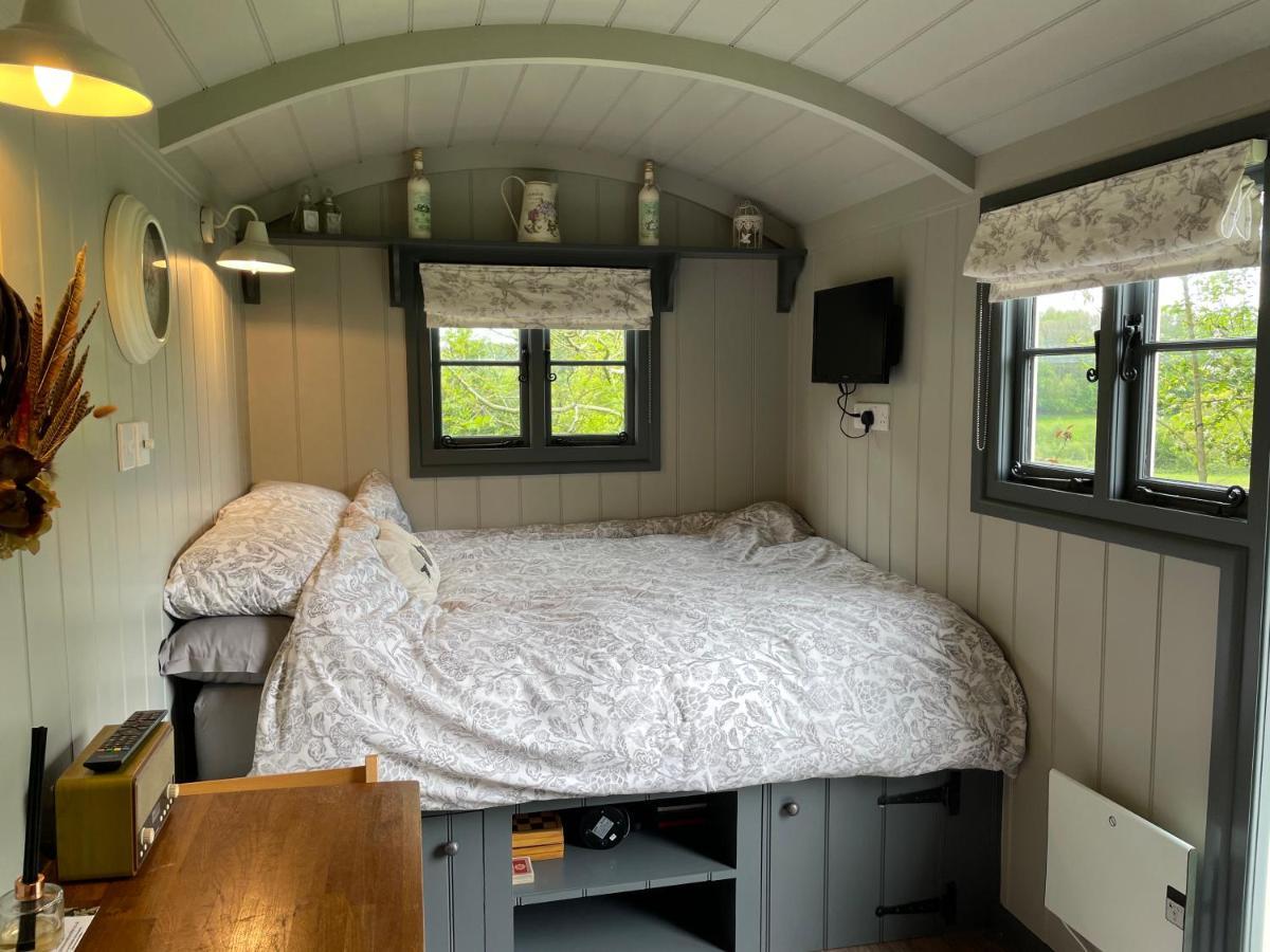Greatwood Shepherds Hut แบทเทิล ภายนอก รูปภาพ