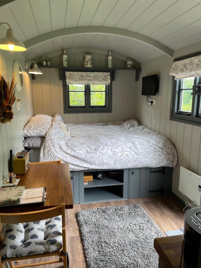 Greatwood Shepherds Hut แบทเทิล ภายนอก รูปภาพ