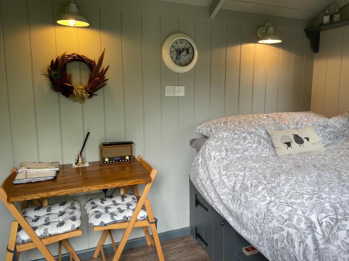 Greatwood Shepherds Hut แบทเทิล ภายนอก รูปภาพ