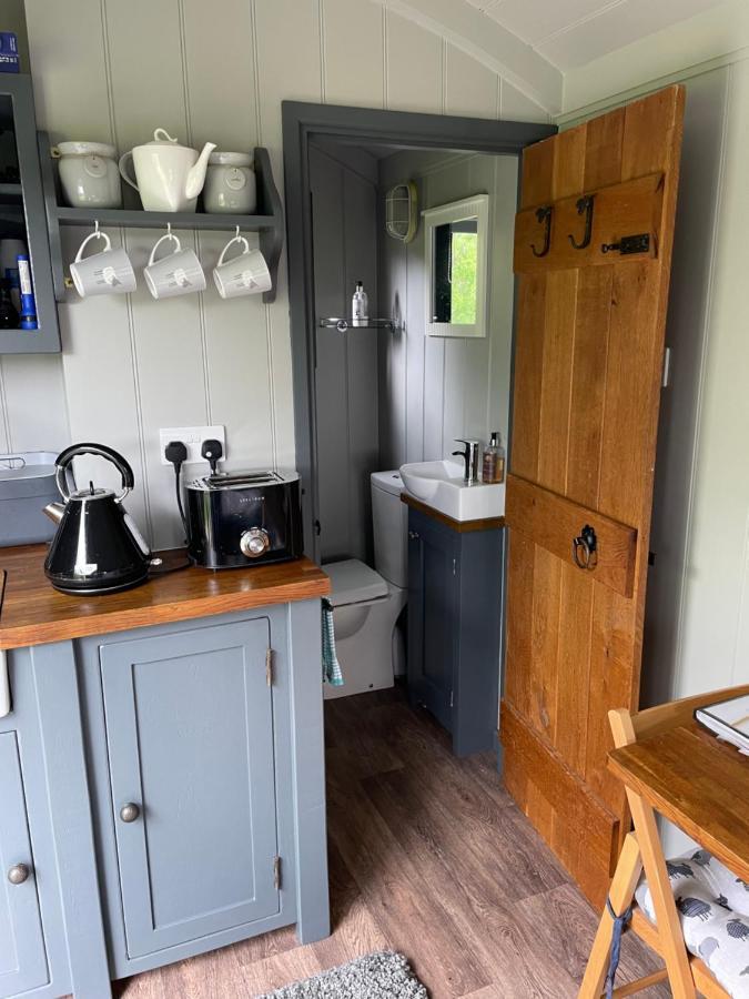 Greatwood Shepherds Hut แบทเทิล ภายนอก รูปภาพ