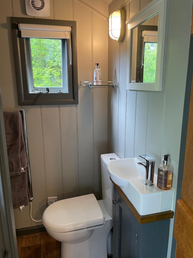 Greatwood Shepherds Hut แบทเทิล ภายนอก รูปภาพ