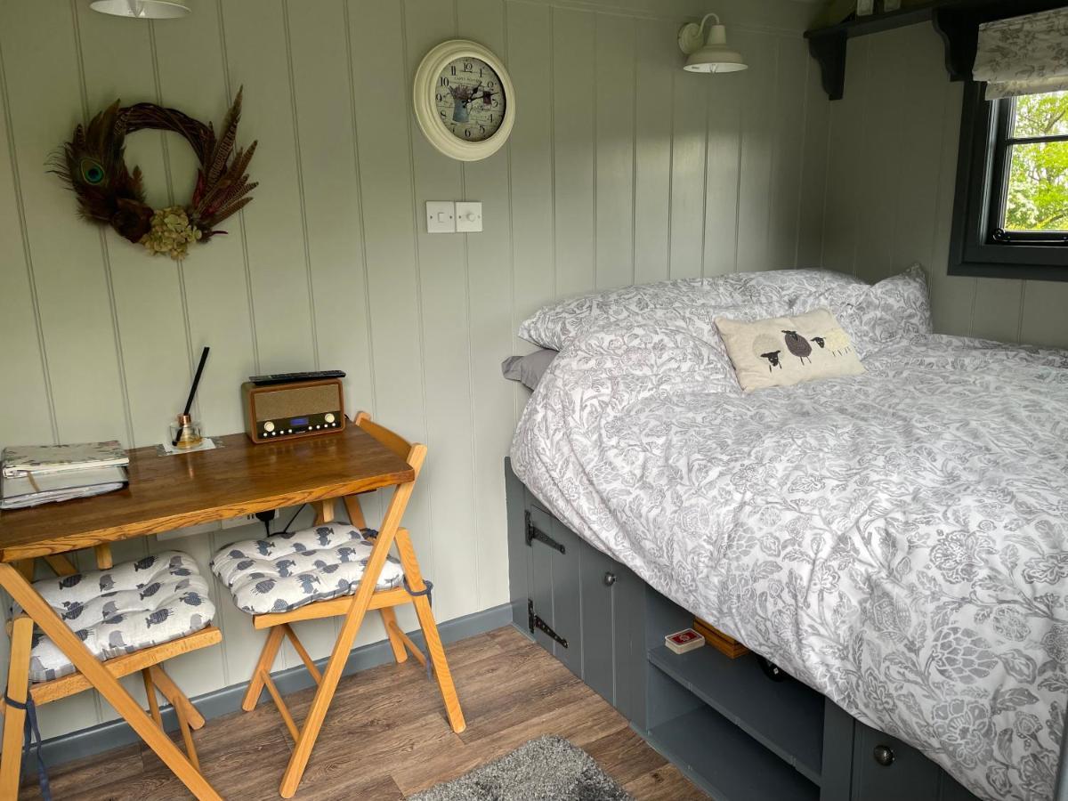 Greatwood Shepherds Hut แบทเทิล ภายนอก รูปภาพ