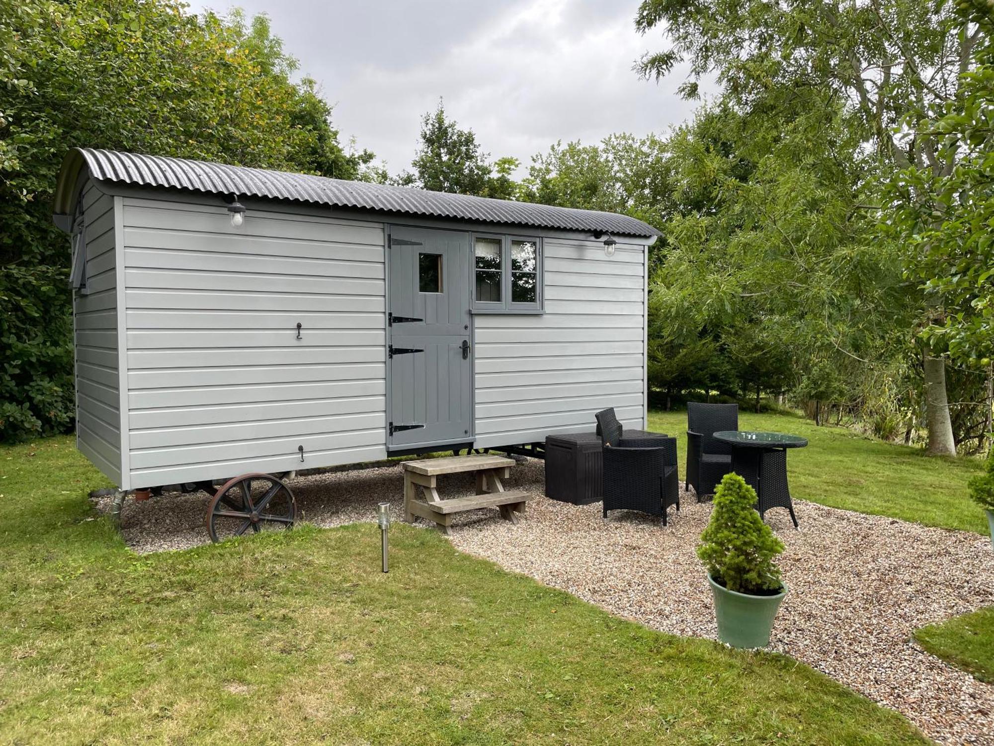 Greatwood Shepherds Hut แบทเทิล ภายนอก รูปภาพ