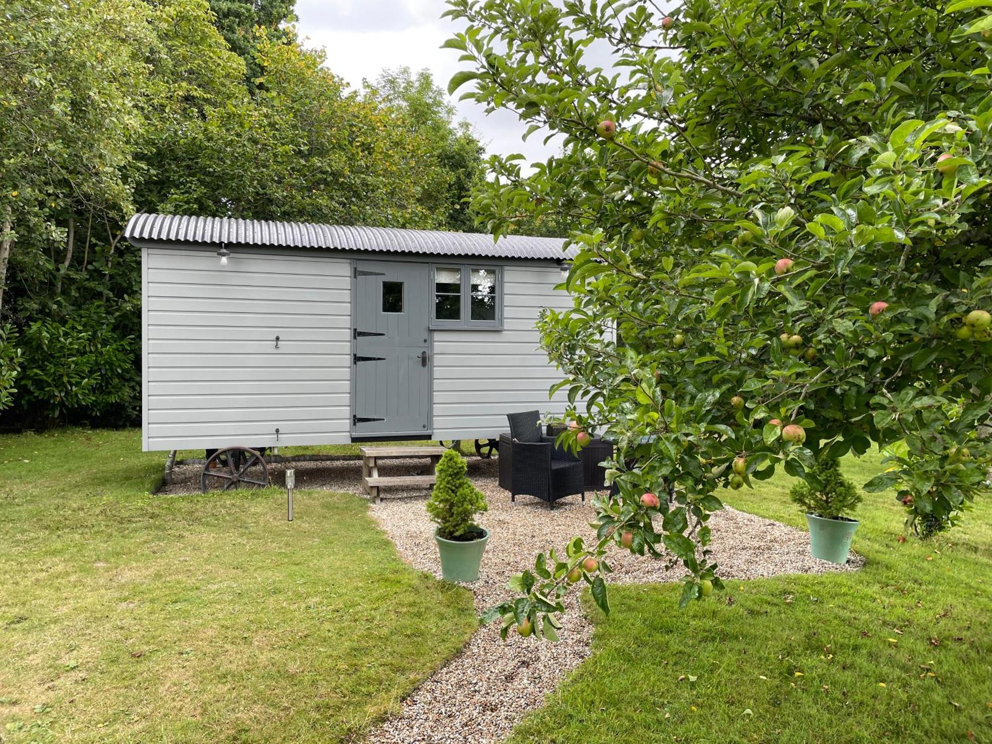 Greatwood Shepherds Hut แบทเทิล ภายนอก รูปภาพ