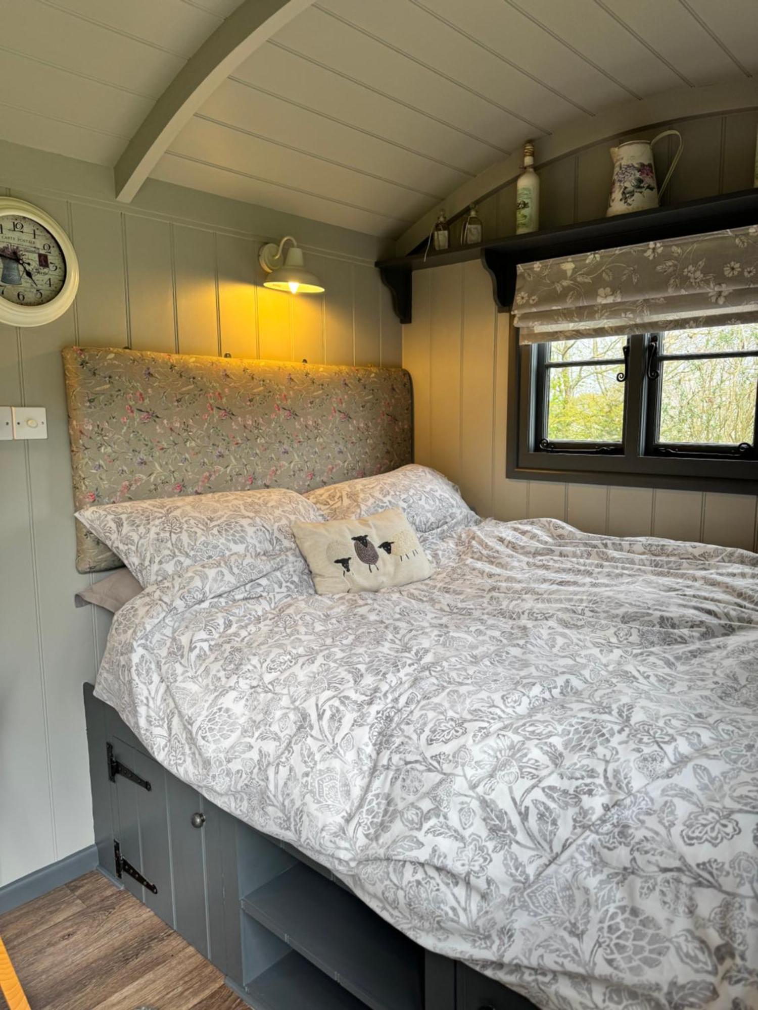 Greatwood Shepherds Hut แบทเทิล ภายนอก รูปภาพ