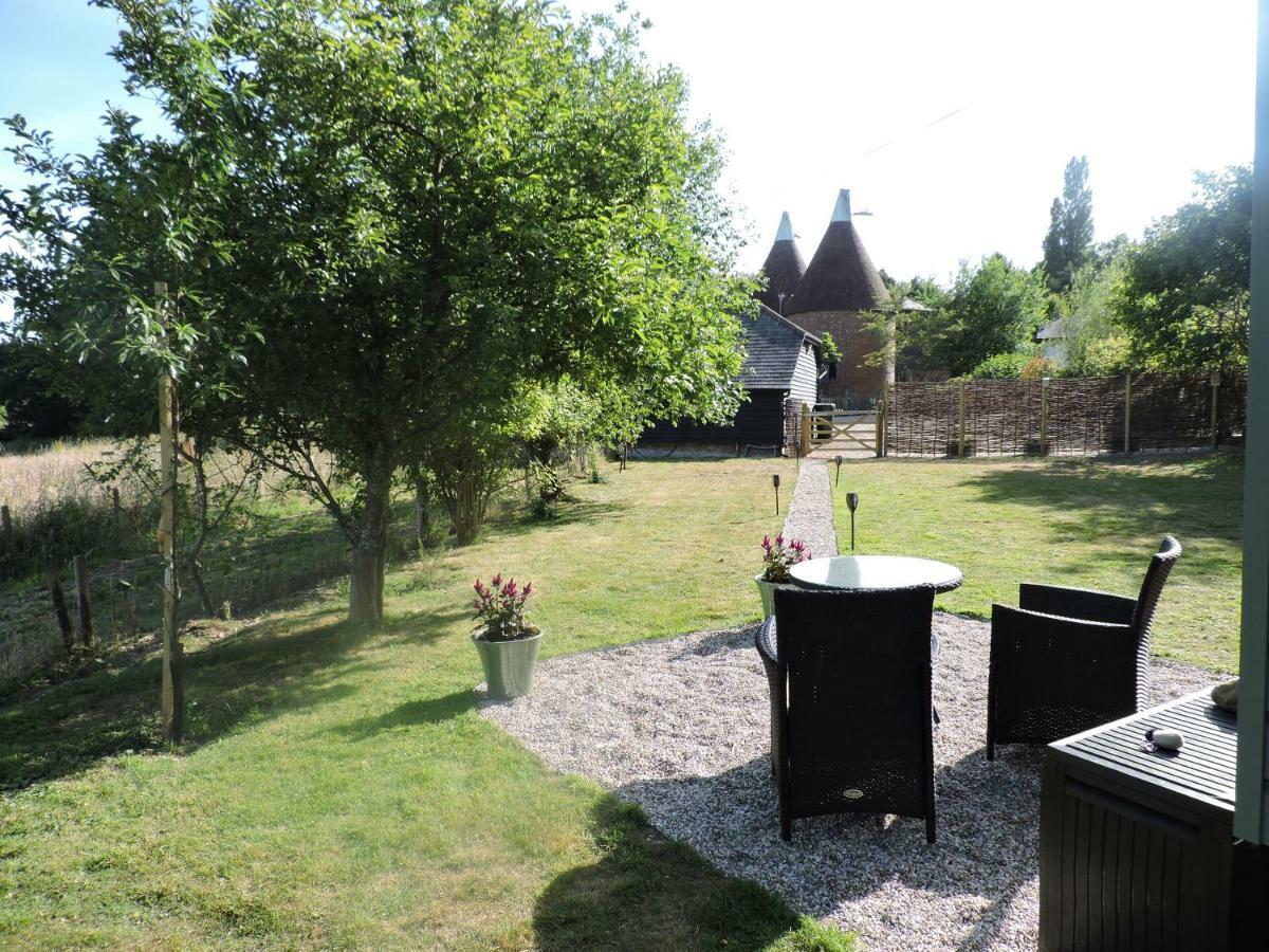 Greatwood Shepherds Hut แบทเทิล ภายนอก รูปภาพ